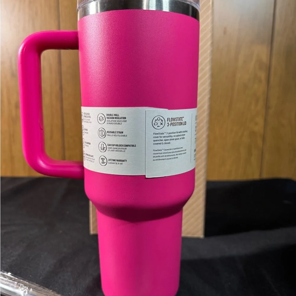 Stanley Pink Quencher H2.0 Tumbler‎ with Straw 40 ox NEW